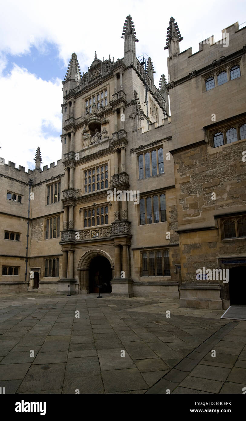 Vue de l'ancienne école Quad, fondateurs tour à l'Université d'Oxford Bodleian Library Banque D'Images