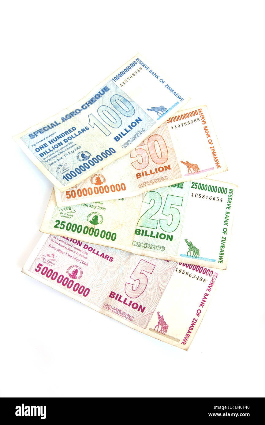 Notes d'un milliard de dollars zimbabwéens isolated on a white background studio. Banque D'Images