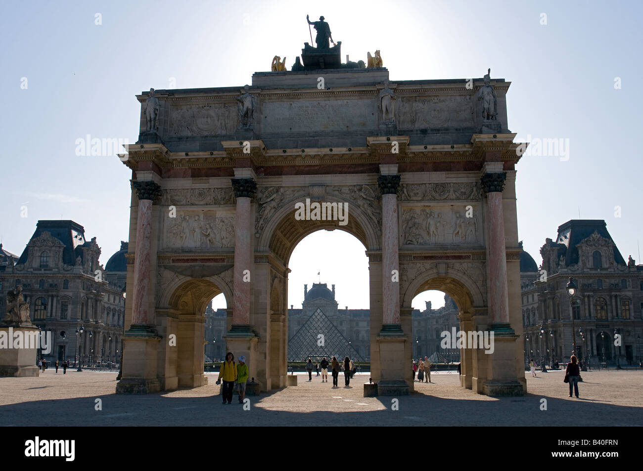 La porte du Jardin des Tuileries, du musée du Louvre à Paris Banque D'Images