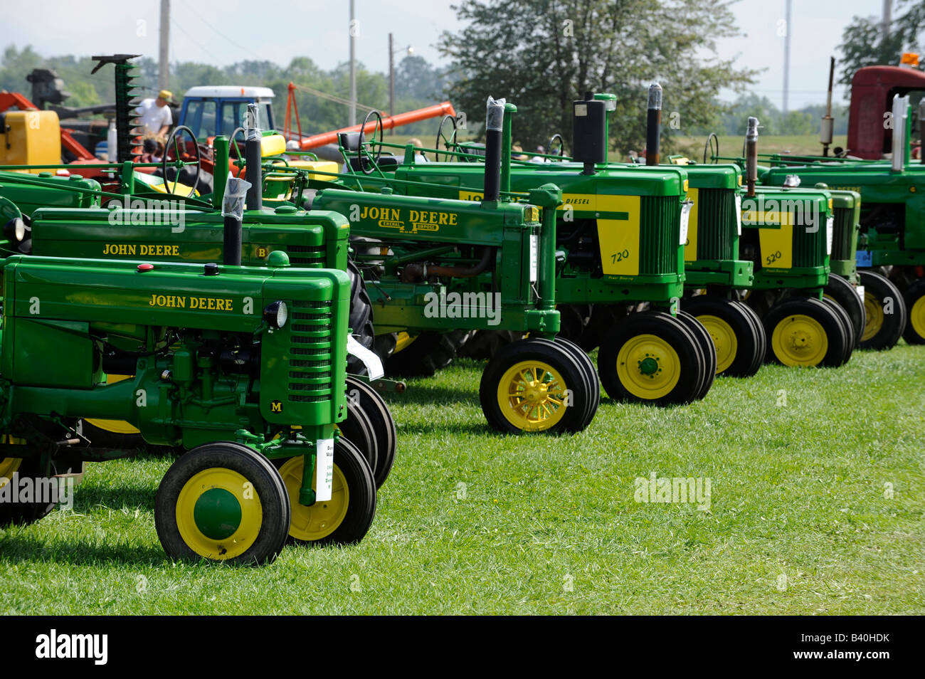 L'ancien patron de John Deer tracteurs de ferme sur l'affichage à l'ferme historique du Michigan de démonstration Banque D'Images