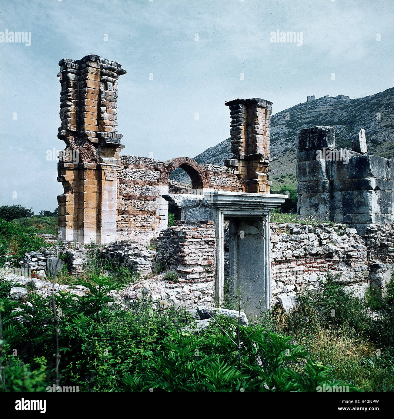 Géographie / voyage, Grèce, Philippi, construit: À 365 AD, basilique B (construit: Environ 550 BC), église byzantine fondée comme colonie grecque Krenides sur ordre de Kallistrateurs, conquérant 356 AD du roi Philipp II de Macédoine, colonie de citoyen romain Colonia Augusta Iulia Philippensium de 42 AD, Fondation de la première municipalité chrétienne d'Europe par l'apôtre Paul, empire byzantin, ruines, colonnes, antiquité, romaine, historique, historique, ancienne, religion, Christianisme, monde antique, Banque D'Images
