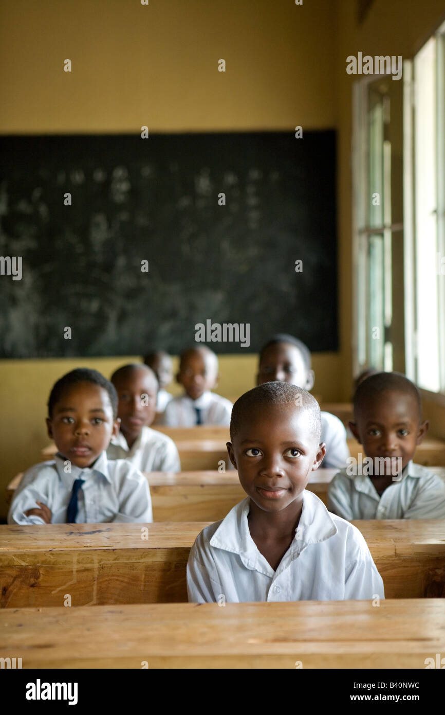 Child education rwanda Banque de photographies et d’images à haute ...