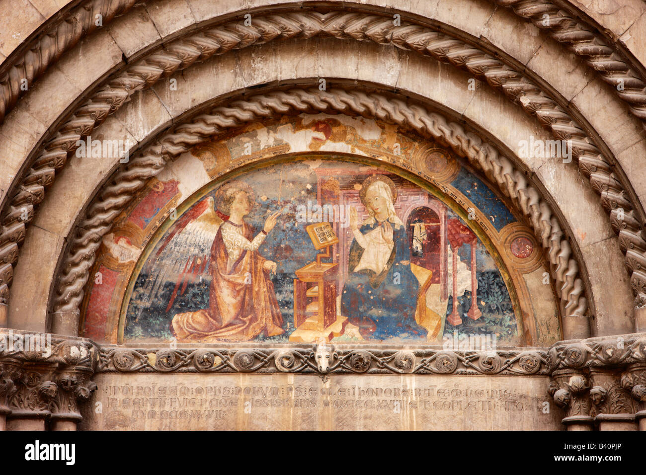 Une fresque au-dessus de la porte de l'église de Viso, Ombrie, Italie Banque D'Images