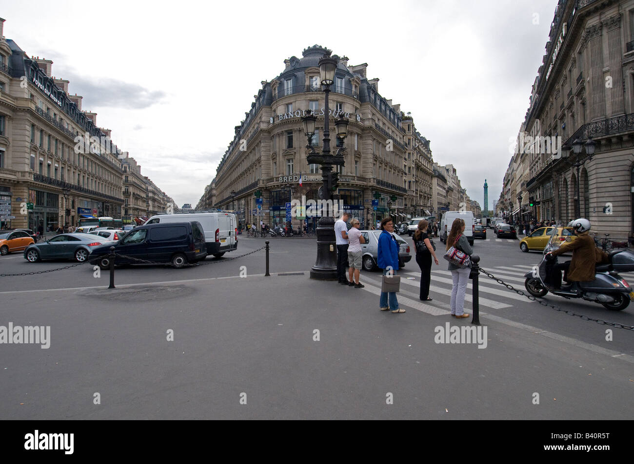 Une place centrale de Paris Banque D'Images