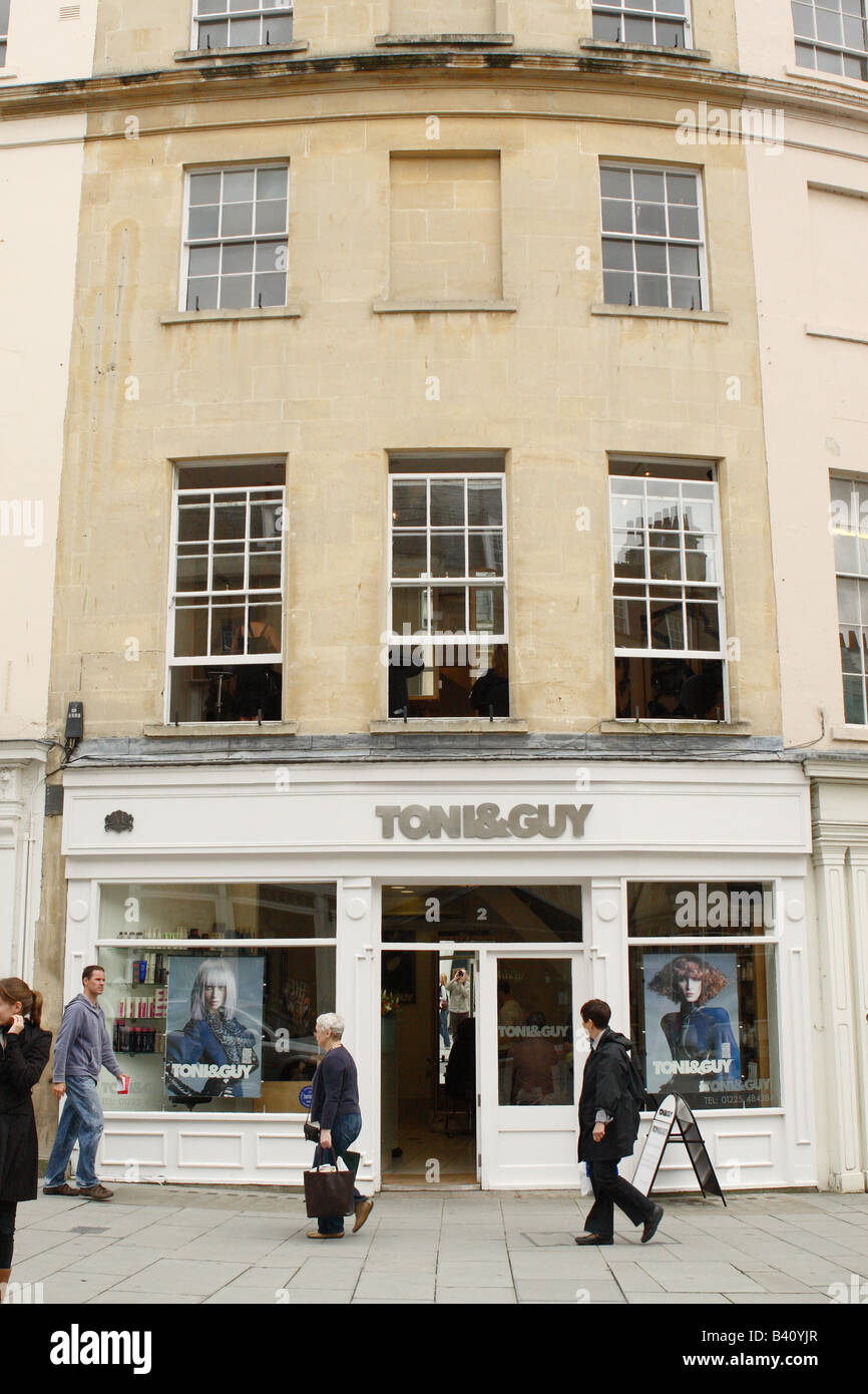 Toni et Guy Le salon de coiffure à New Bond Street Bath Angleterre Photo  Stock - Alamy