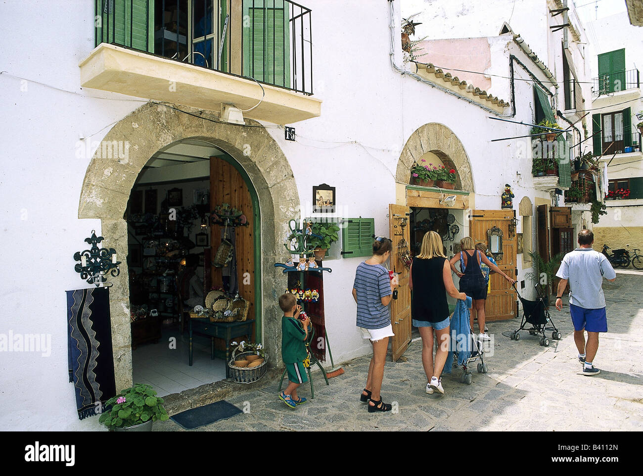 Géographie / voyages, Espagne, Iles Baléares, Ibiza, Ibiza, Ibiza, commerce, antiquités, boutique à Dalt Vila, datt, touristes, , Banque D'Images