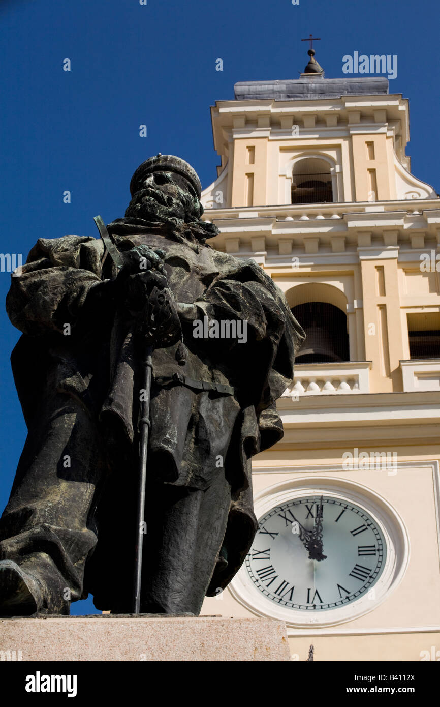 Piazza Garibaldi, Parme, Italie. Statue de Garibaldi et clocher Banque D'Images