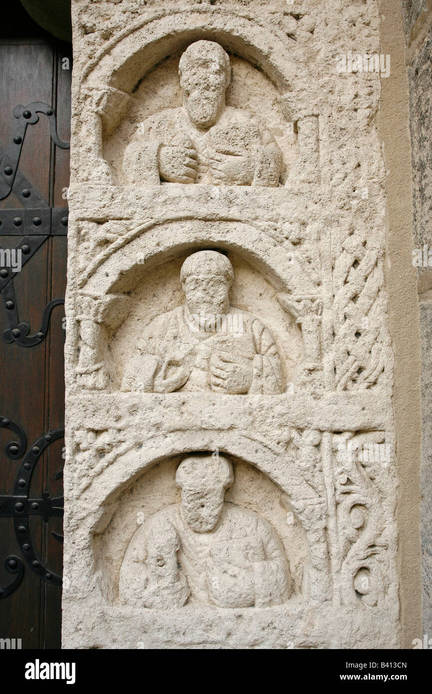 Autour de la sculpture la porte de l'Église Stadtpfarrkirche St Stephan Tulln an der Donau Basse-autriche Banque D'Images