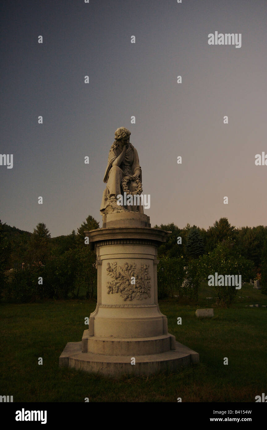 Amérique du Nord, USA, New York, Woodstock. Statue dans un cimetière Banque D'Images