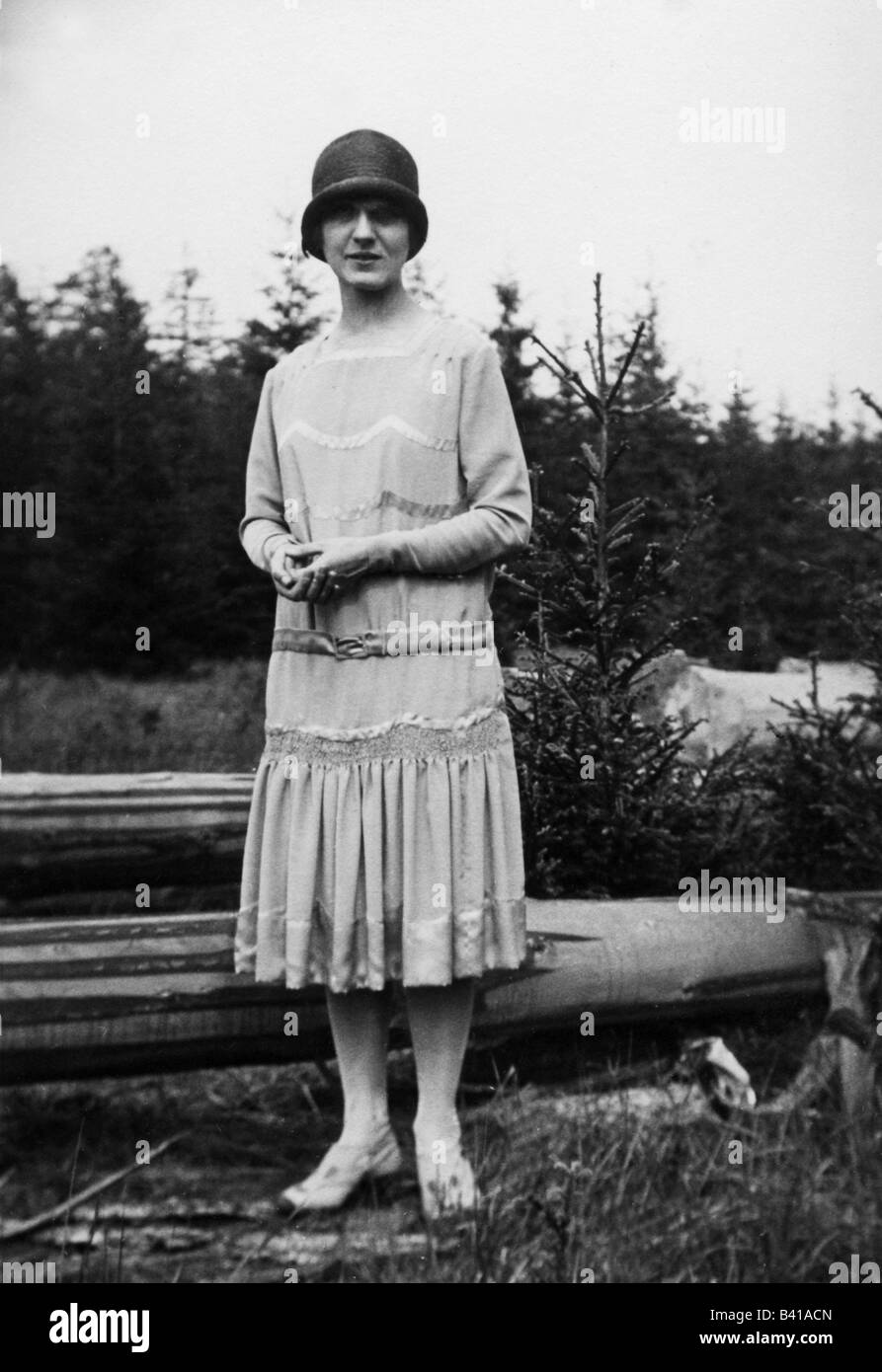 Mode, années 1920, femme, tenue vestimentaire, chapeau, pleine longueur,  Allemagne, 1928, 1920 Photo Stock - Alamy