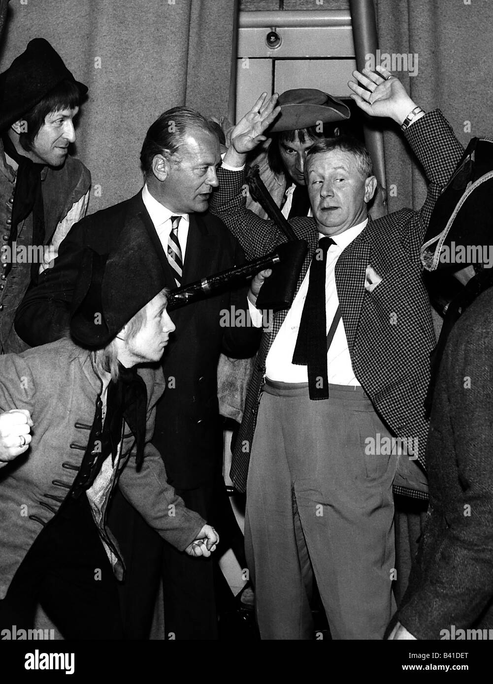 Käutner, Helmut, 25.3.1908 - 20.4.1980, directeur allemand, demi-longueur, avec Curd Juergens, réception, Banque D'Images