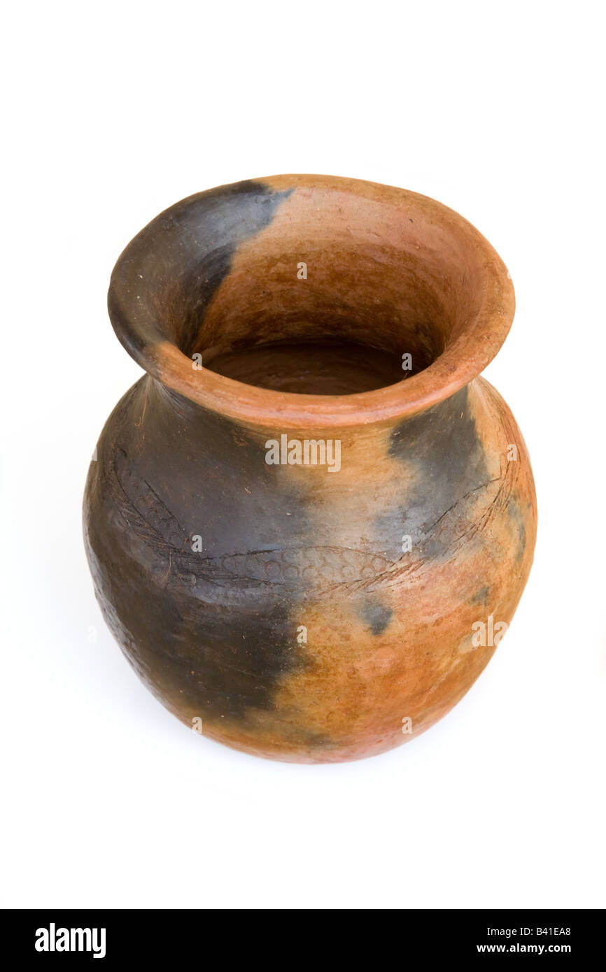 L'eau en terre cuite pot isolated on a white background studio Afrique Zambie Banque D'Images