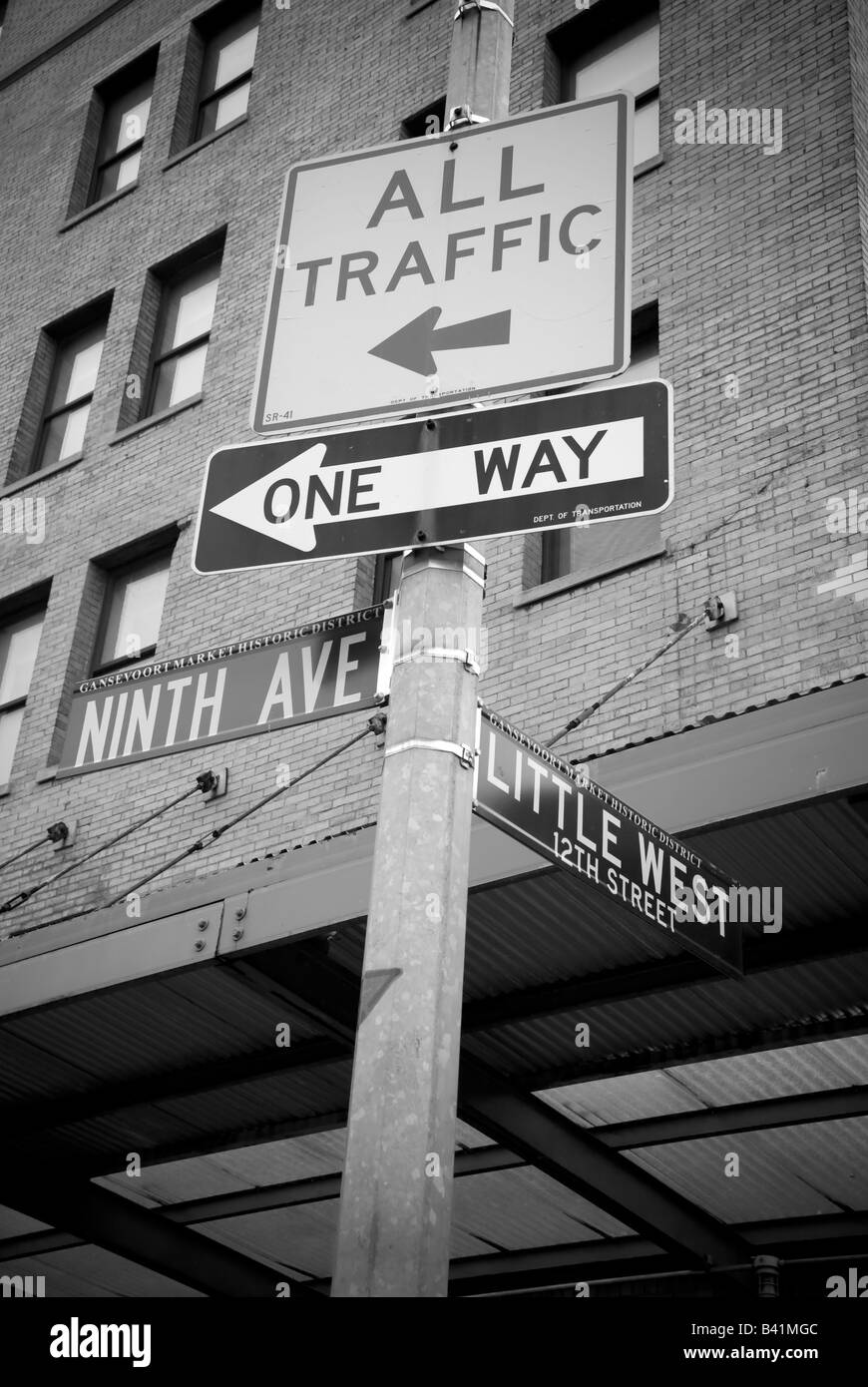 Panneau de direction new york Banque d'images noir et blanc - Alamy