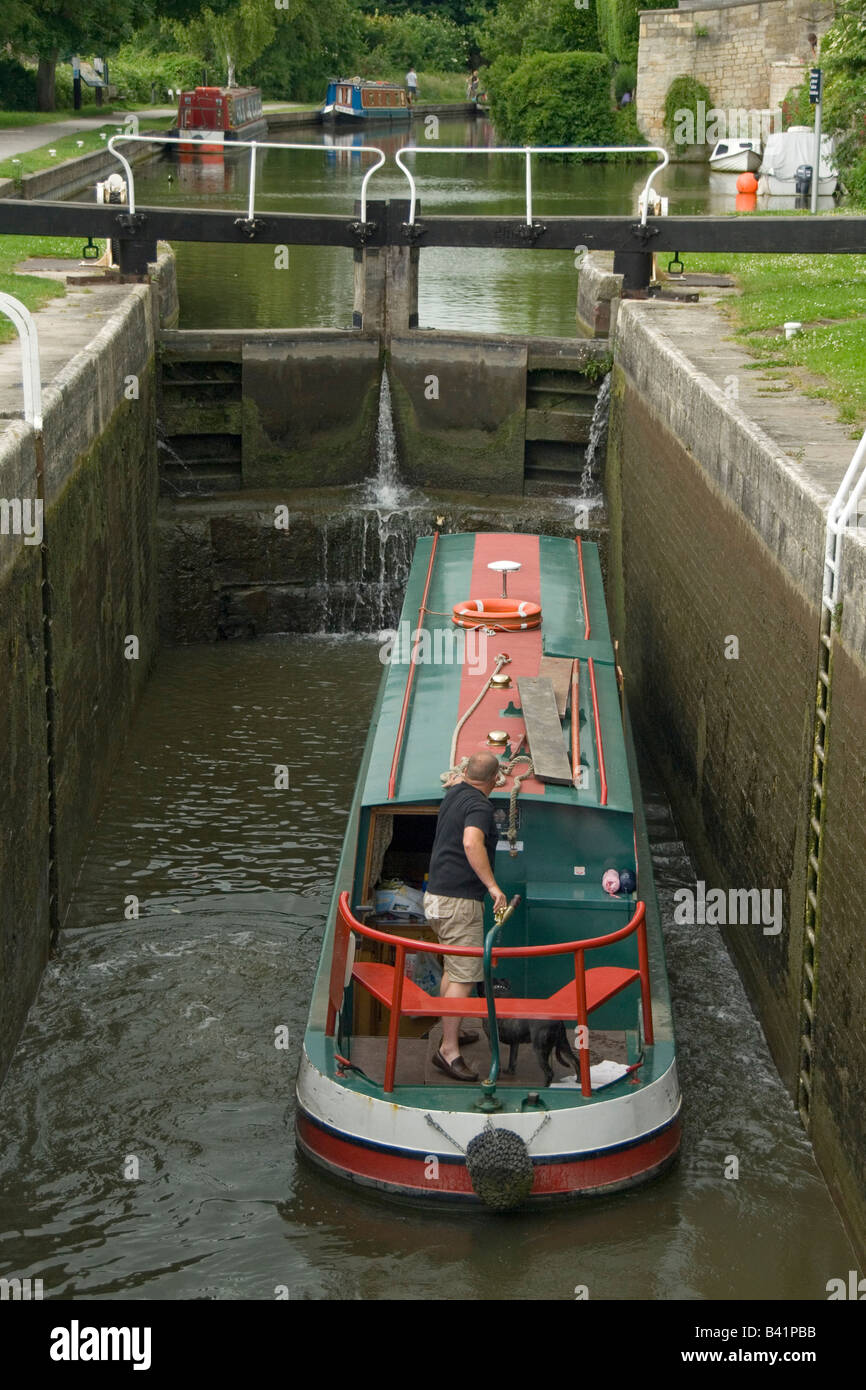 Grand classique à l'aide de lock, Kennet and Avon Canal, baignoire, Somerset, England, UK Banque D'Images