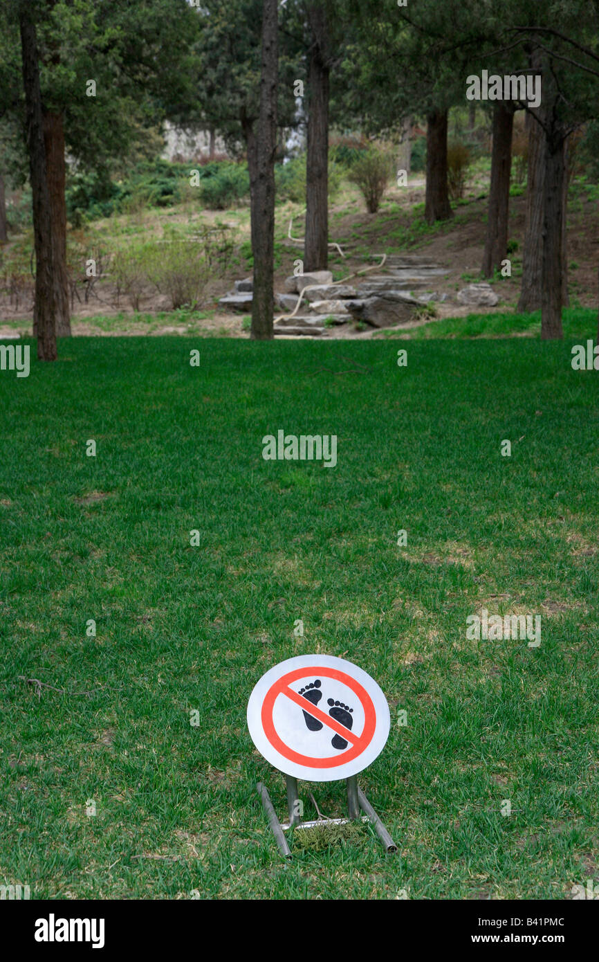 Ne pas marcher sur l'herbe-signe à Beihai Park, Beijing, Chine Banque D'Images
