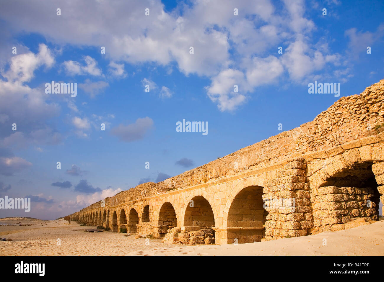 Parfaitement conservée aqueduc de la période romaine à l'autre de la Méditerranée en Israël Banque D'Images
