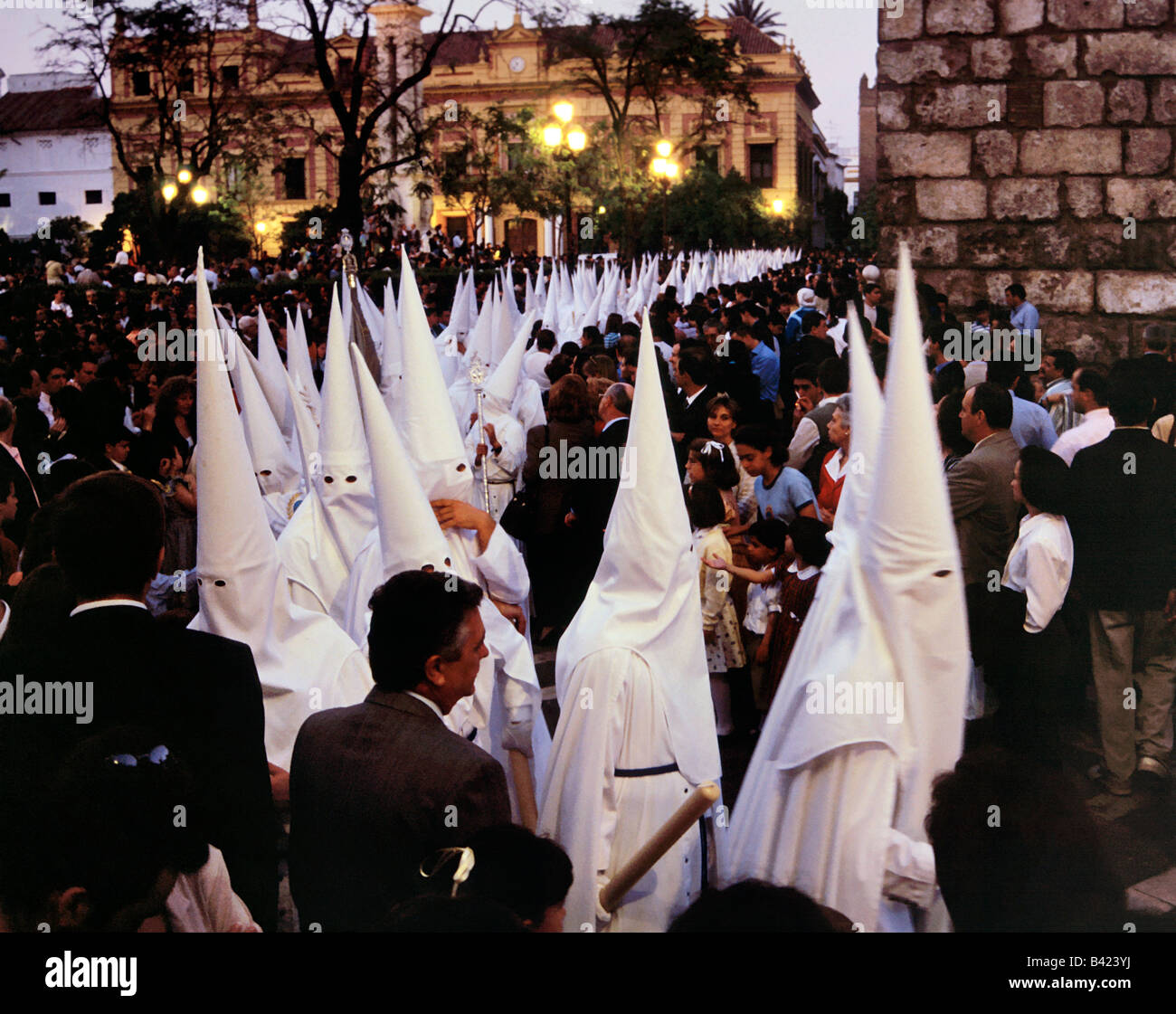 Tirage Photographique Vintage Espagne - Procession Devant L'Ayuntamiento Vers 1900 - Format 6x9 Cm