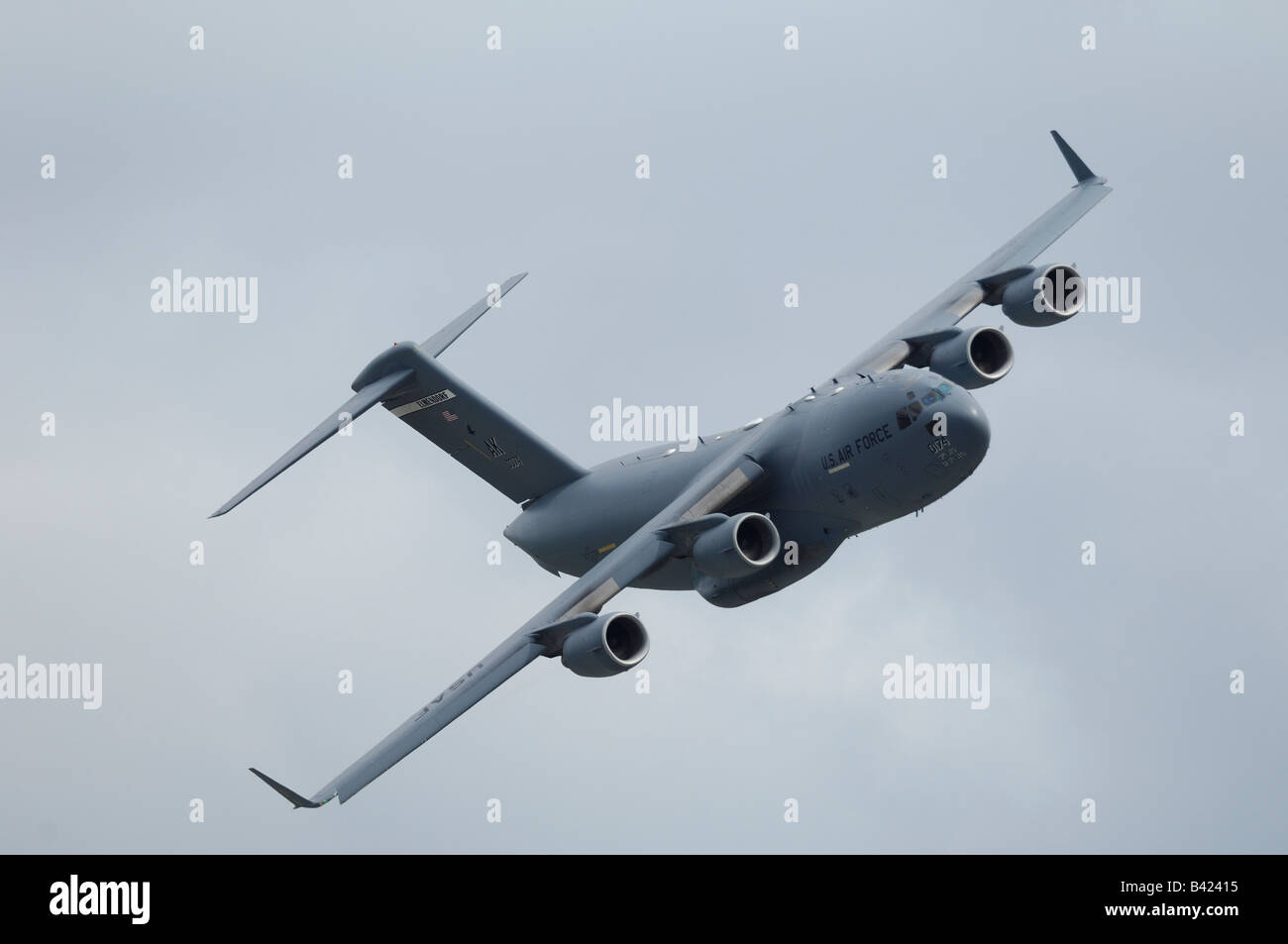 Boeing C-17 Globemaster III vol avion cargo militaire, Elmendorf Air Force Base, Anchorage, Alaska, USA Banque D'Images