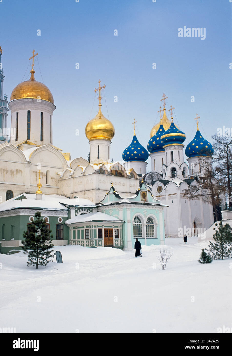 La Russie, région de Moscou, Serguiev Posad, Monastère de la Trinité Saint-serge de cathédrale de l'Assomption dans la neige de l'hiver Banque D'Images