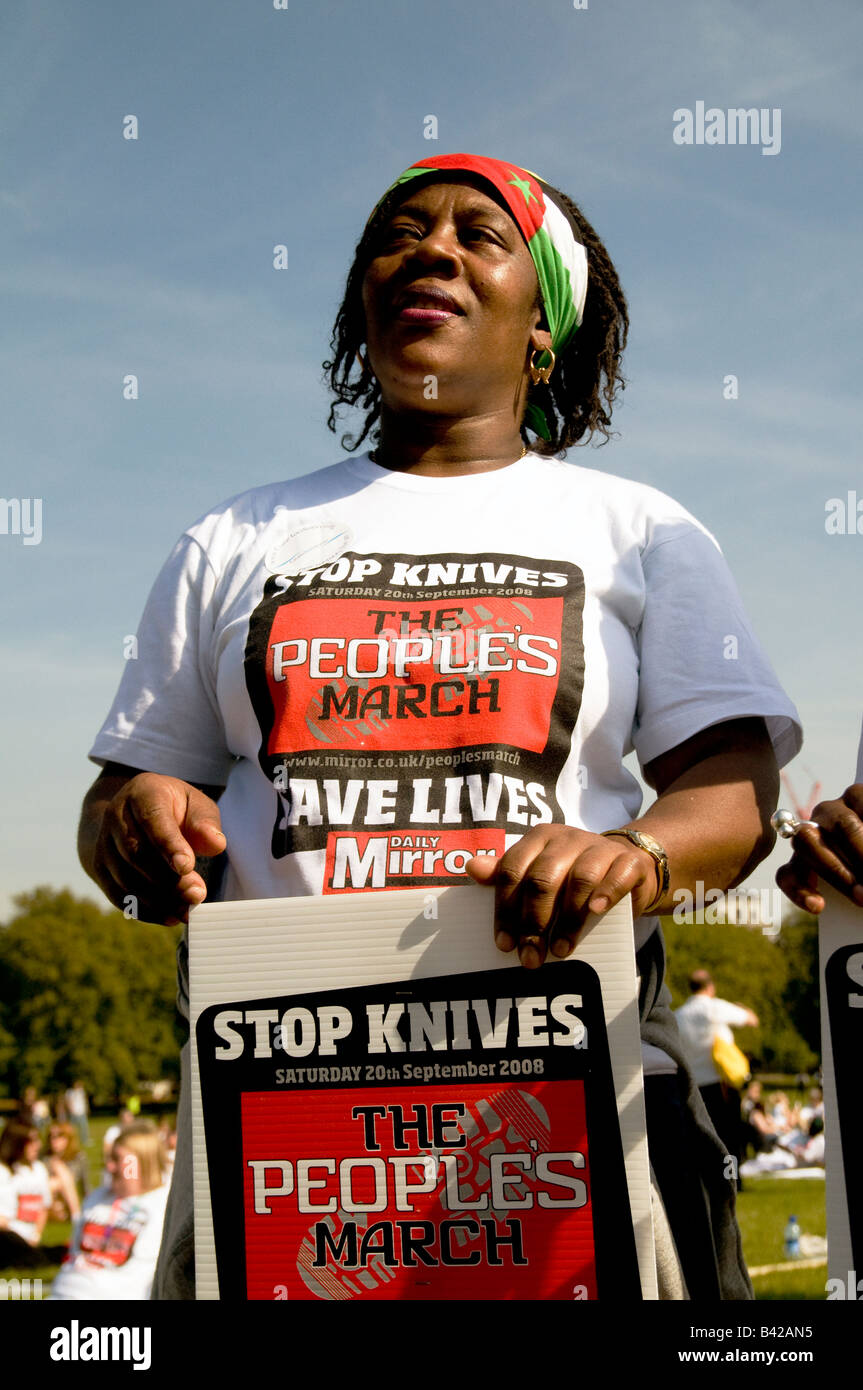 UK-'Stop les couteaux, sauver des vies' rassemblement contre la criminalité liée aux armes à feu et des couteaux.Hyde Park, London,20.9.08 Photo par Julio Etchart Banque D'Images