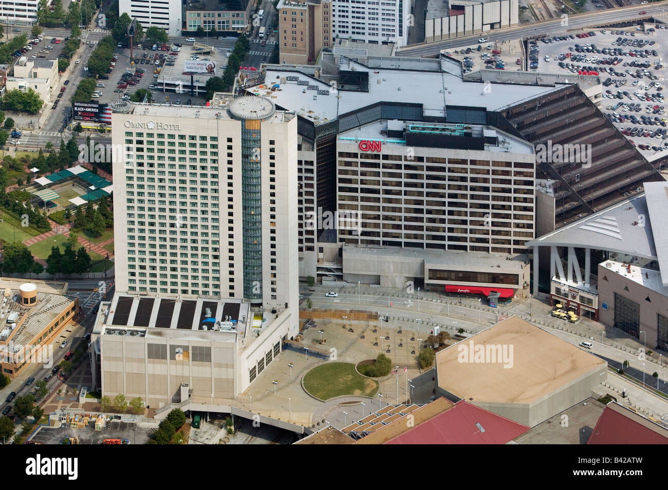 Vue aérienne au-dessus de CNN Center Cable Network News corporate headquarters Atlanta, Georgia Turner Omni hotel Banque D'Images