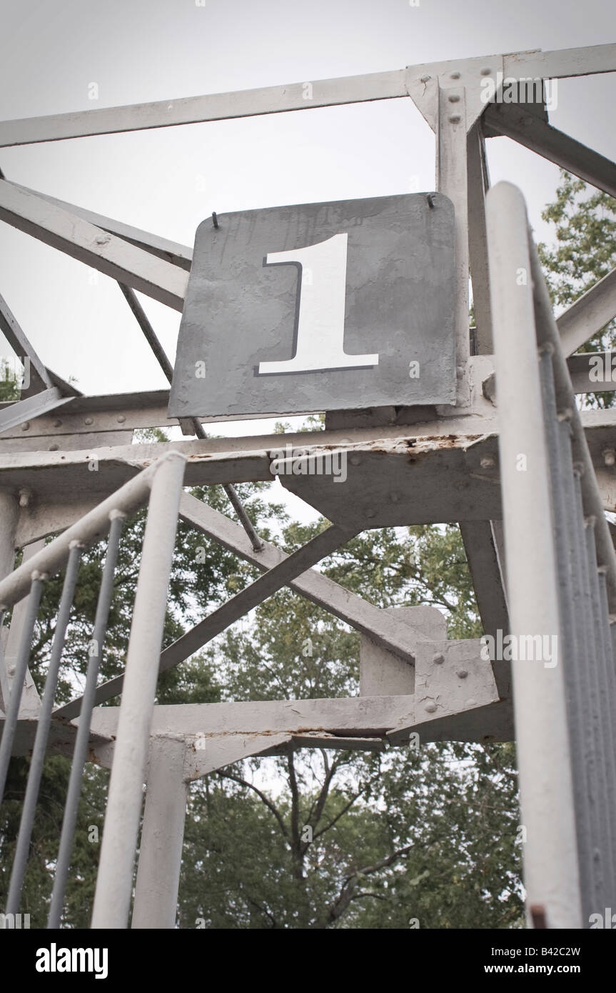 Première position porte sur la réglementation à 800 mètres de l'Ada L. Racing stable de riz, maintenant Danada Equestrian Center Banque D'Images