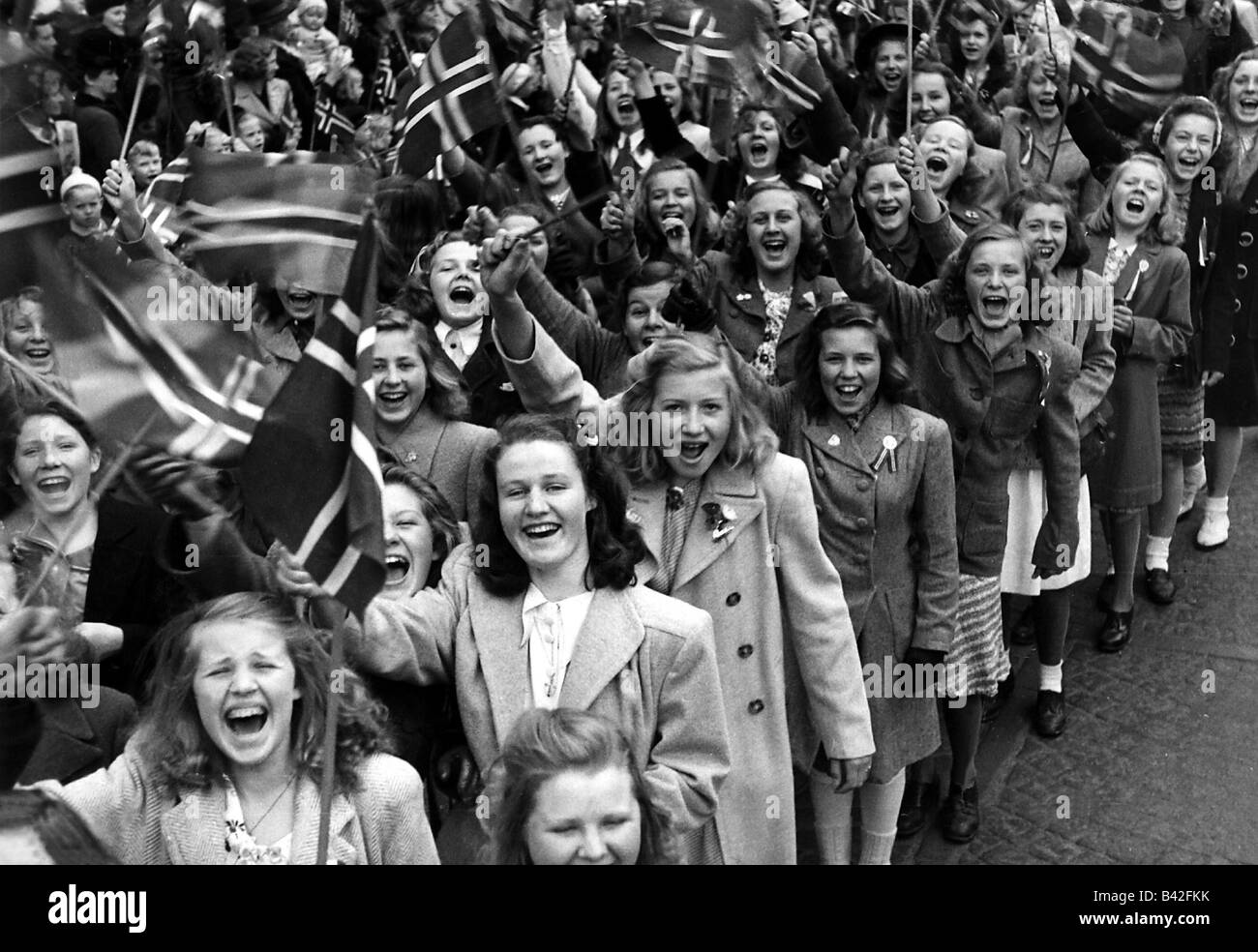 Géographie / voyages, Norvège, tradition / folklore, Journée nationale, enfants d'école au défilé, rue Karl Johan, Oslo, 17.5.1947, Banque D'Images