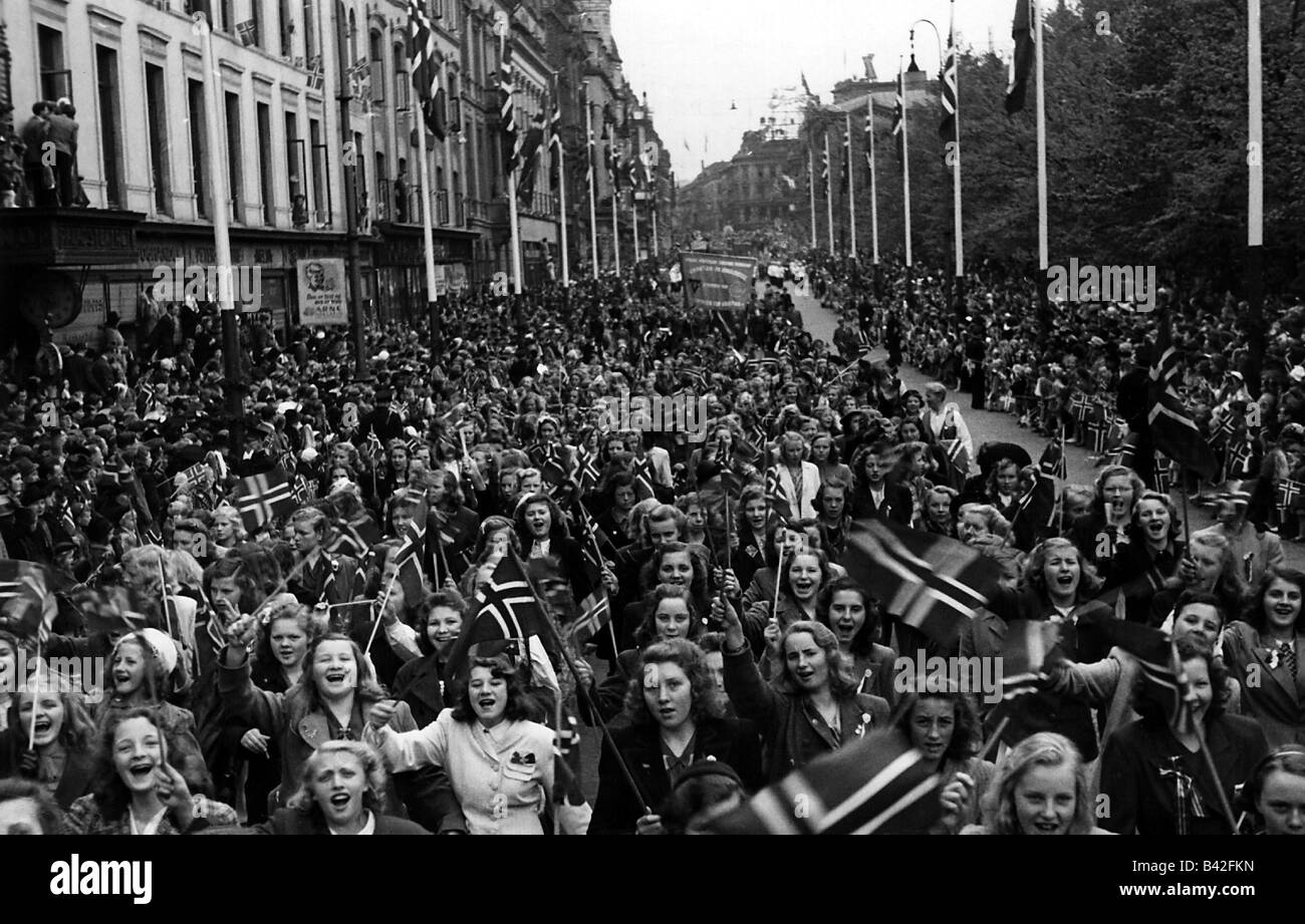 Géographie / voyages, Norvège, tradition / folklore, Journée nationale, enfants d'école au défilé, rue Karl Johan, Oslo, 17.5.1947, Banque D'Images
