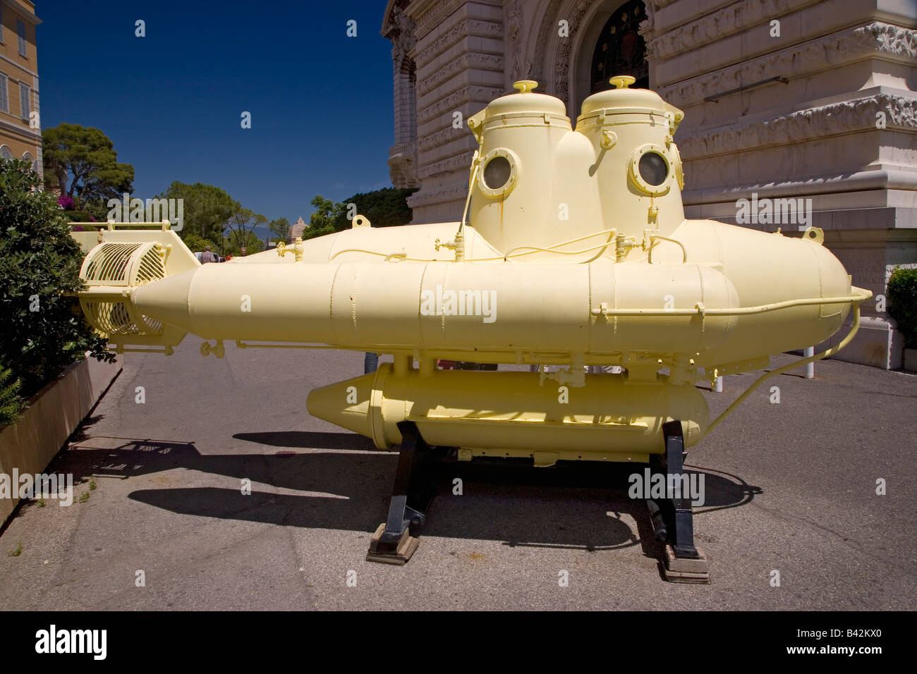 Sous-marin jaune à Monte-Carlo, la Principauté de Monaco, l'Europe de l'Ouest sur la Mer Méditerranée Banque D'Images