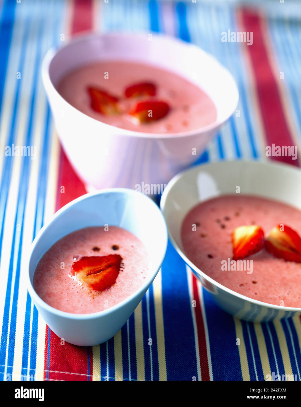 Soupe de fraises au vinaigre balsamique Banque D'Images