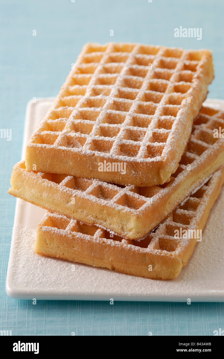 Pile des gaufres avec du sucre glace Banque D'Images