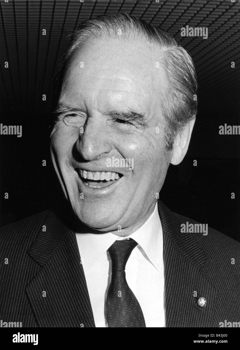 Carstens, Karl, 14.12.1914 - 30.5.1992, politicien allemand, Président fédéral 1.7.1979 - 30.6.1984, visite d'État en Italie, Milan, Aéroport de Linate, Portrait, 1982, , Banque D'Images