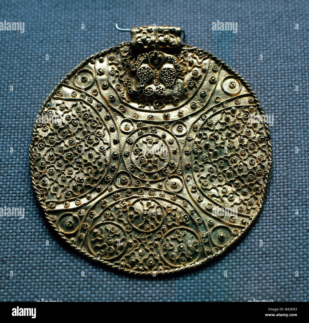 Âges moyens, civilisation viking, bijoux, pendentif or, filigree, 4,7 cm,  Gotland, IXe siècle, Historik Museum Stockholm, Suède, scandinave,  Scandinavie, historique, historique, vikings, dékorisation, grainé, ancienne  pièce médiévale de bijoux Photo ...