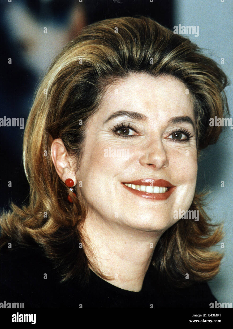 Deneuve, Catherine, * 22.10.1943, actrice française, portrait, Berlinale, 2.3.1998, l'honneur de sa vie, Banque D'Images