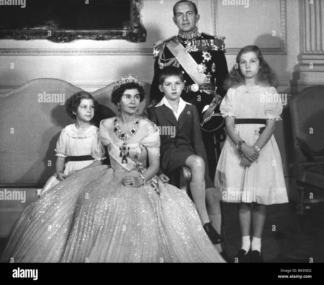 Paul I, 14.12.1901 - 6.3.1964, roi de Grèce depuis le 1.4.1947, avec la reine Friederike, prince héritier Konstantin, Princesses Sophia et Irene, photo de groupe, vers 1950, Banque D'Images