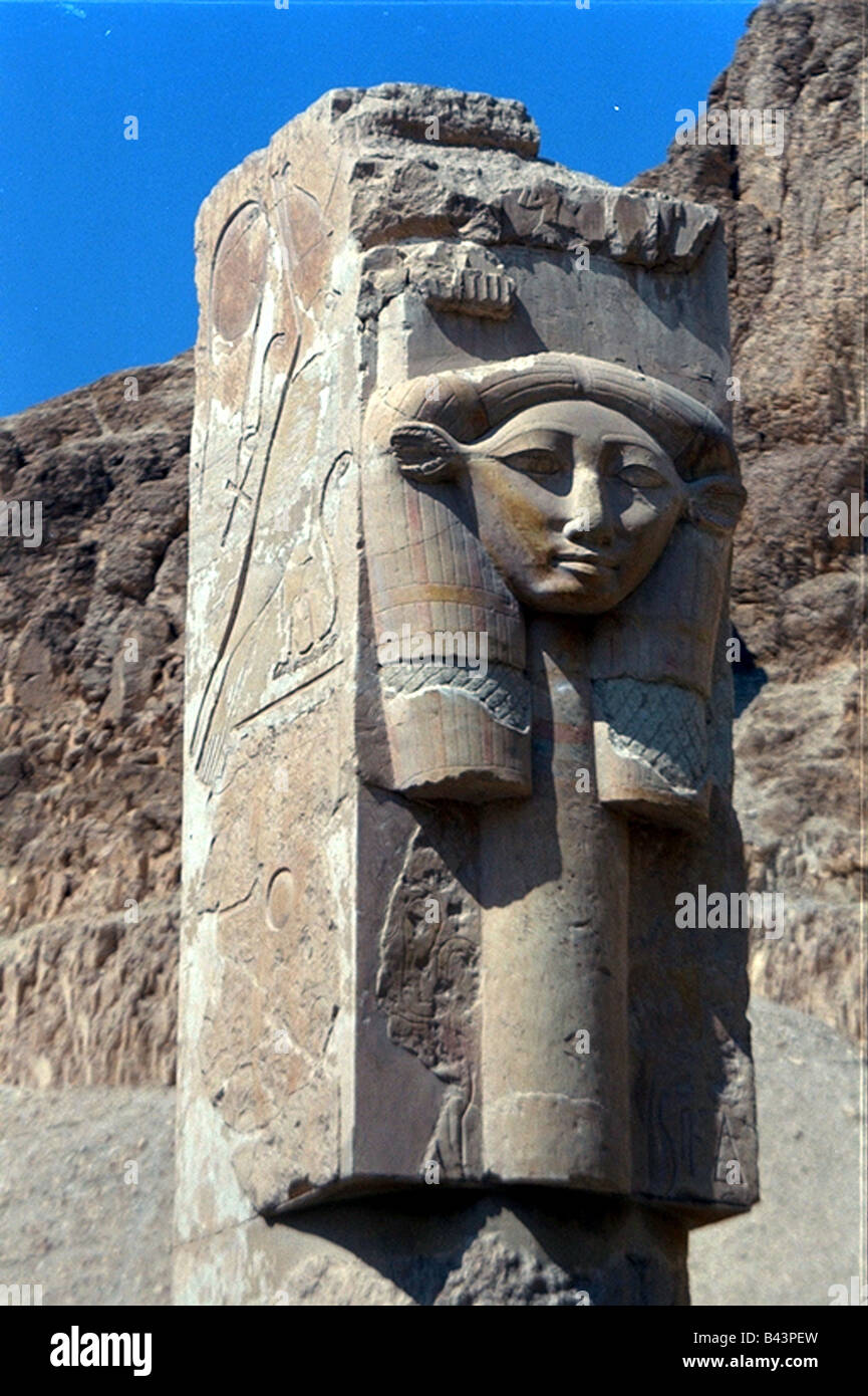 Geographie Voyages Egypte Deir El Bahari Hathor Pylone Avec Portrait De La Deesse Hathor Deesse De L Amour La Fertilite La Musique Et La Danse Additional Rights Clearance Info Not Available Photo Stock Alamy