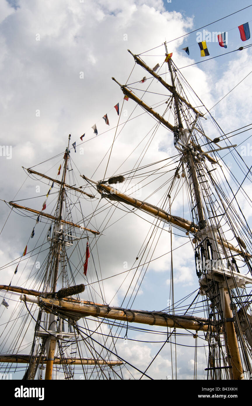 Gréement de trois-mâts barque réplique Jeanie Johnston au Southampton Boat Show Hampshire Angleterre Banque D'Images