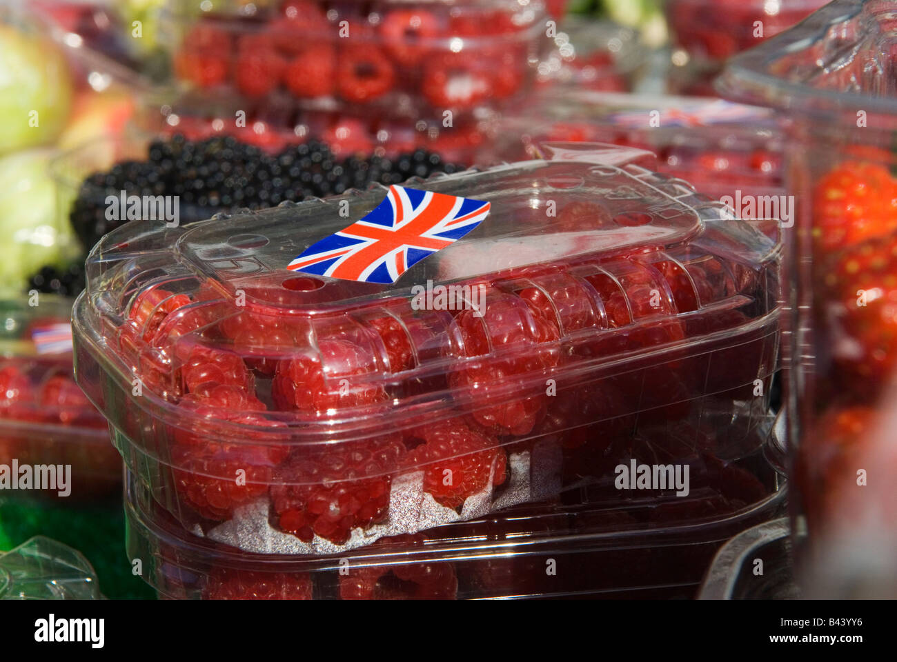 Autocollant anglais framboises Union Jack affiché pour promouvoir la renommée britannique. Achetez British. Blackheath Farmers Market South East London Angleterre années 2008 2000 Banque D'Images