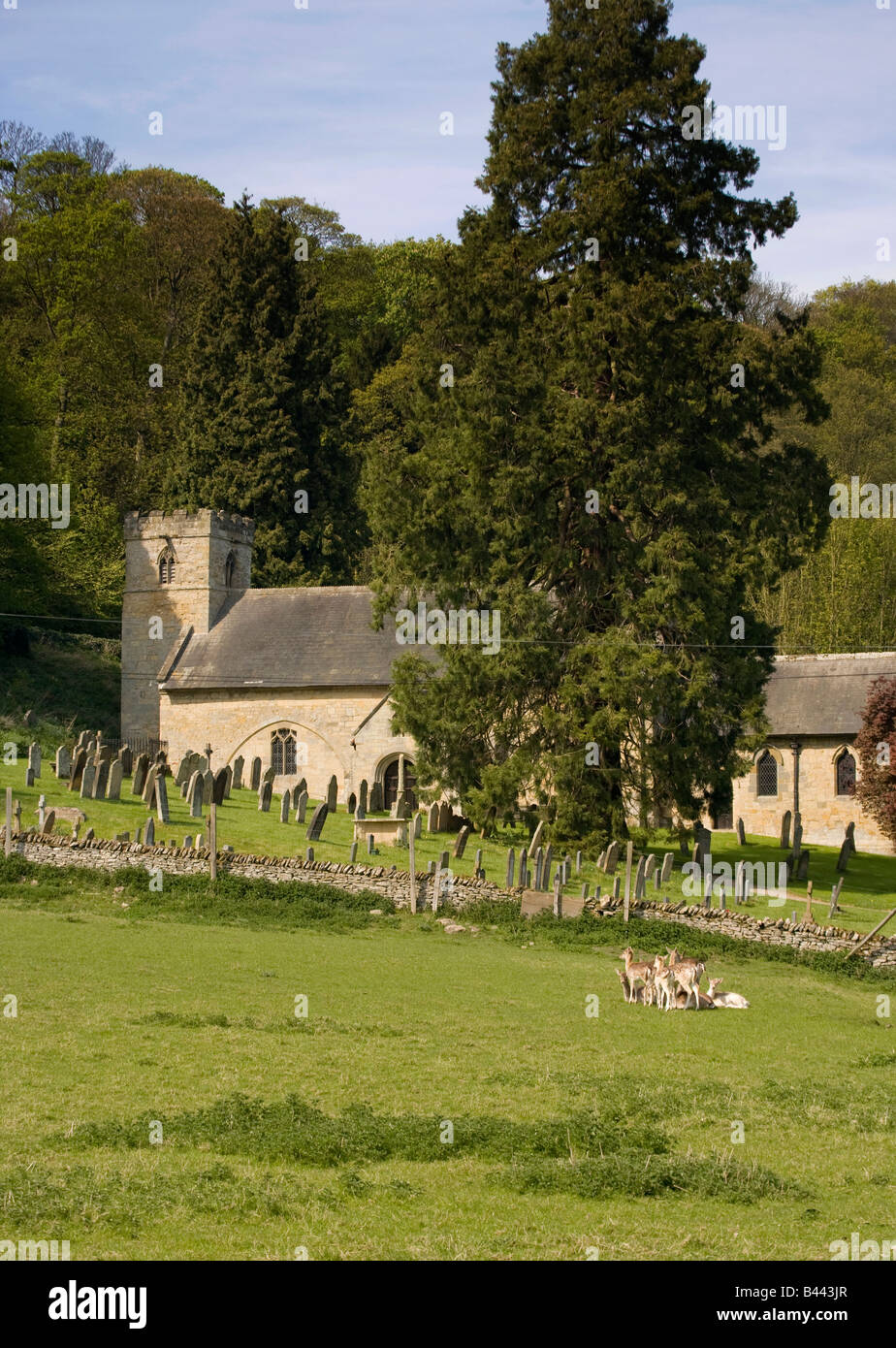 Église et cimetière, North Yorkshire, Angleterre Banque D'Images