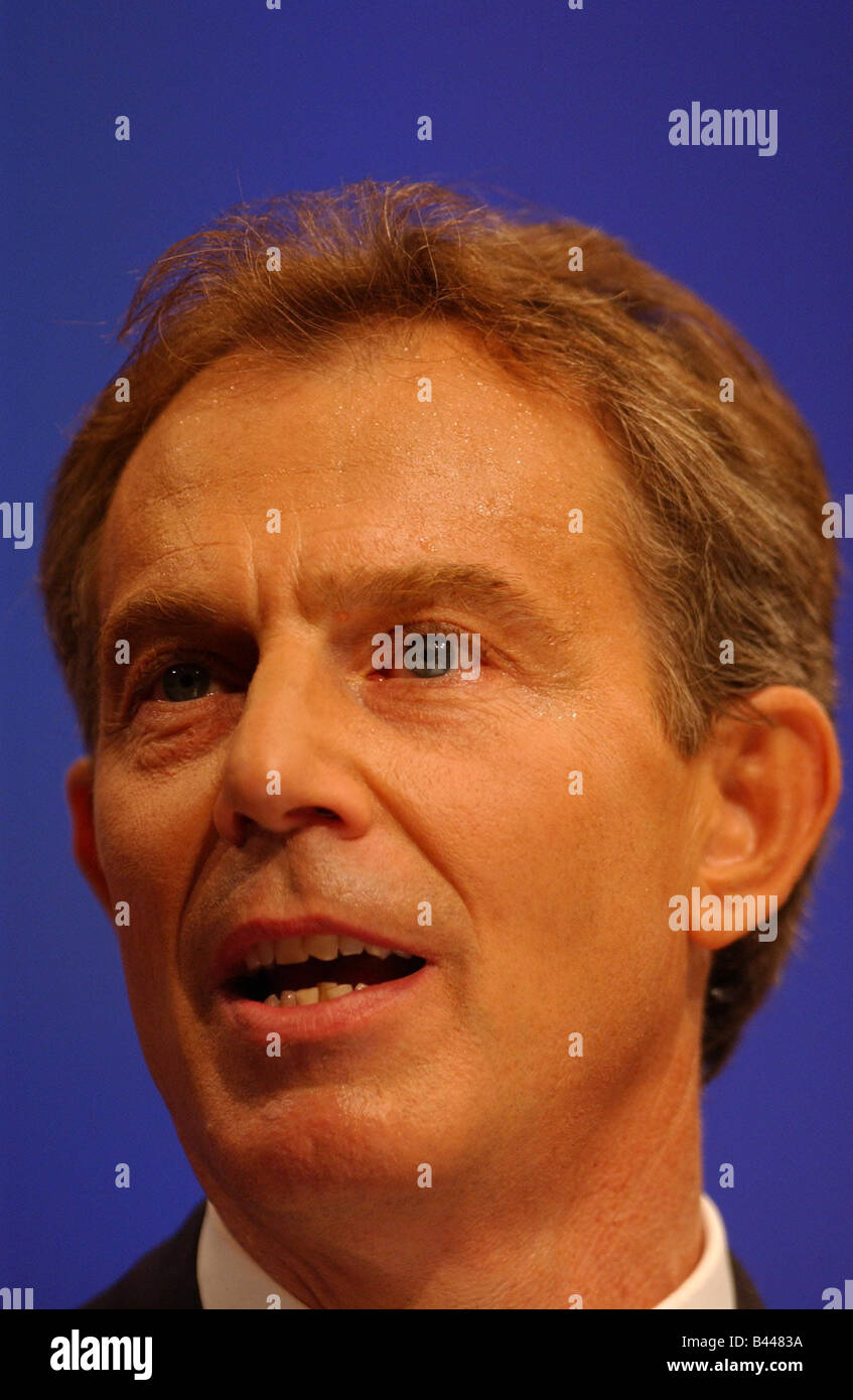 Tony Blair donnant discours lors de la conférence du parti travailliste à Bournemouth en septembre 2003 Banque D'Images