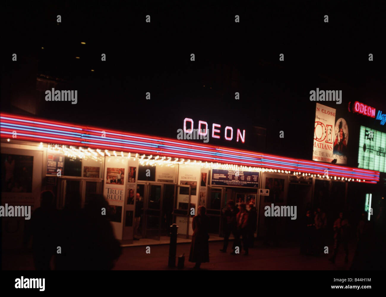 Cinéma Odeon Leicester Square Londres la nuit Banque D'Images