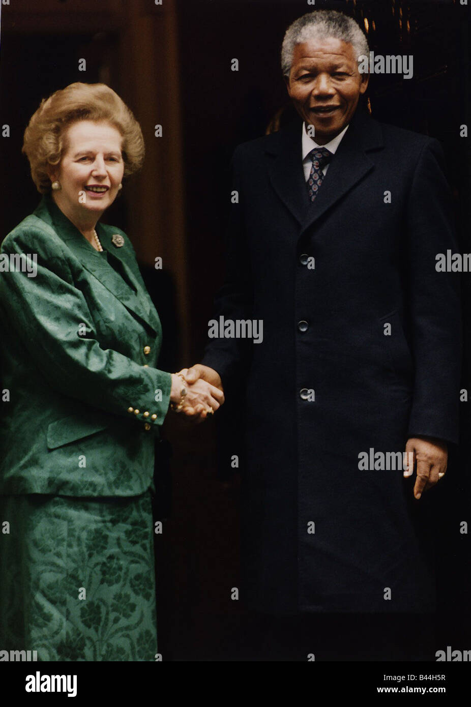 Ex prisonnier politique d'Afrique du Sud Nelson Mandela avec le Premier ministre britannique Margaret Thatcher 1990 Banque D'Images