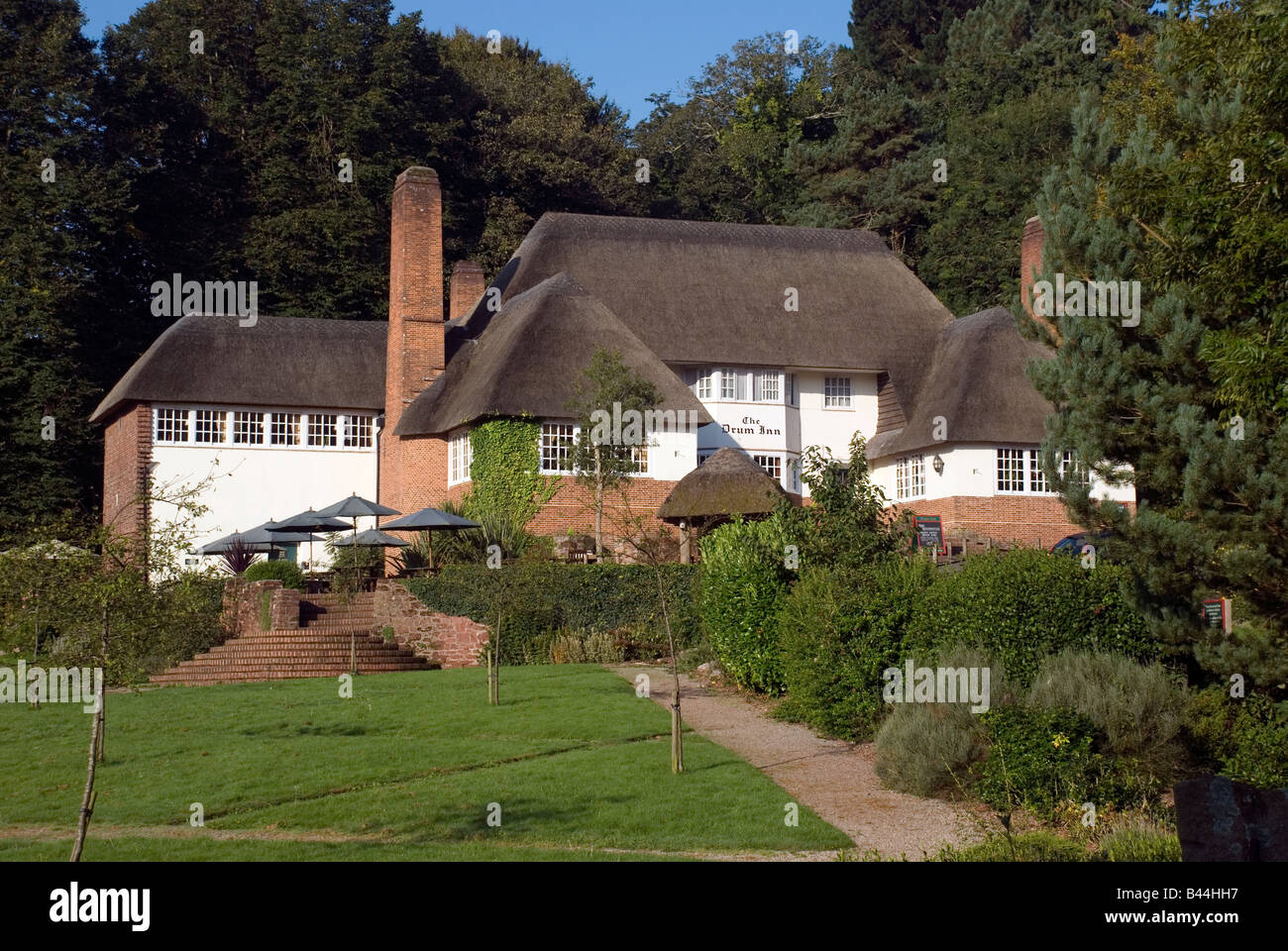 Le Drum Inn à Cockington village, Torquay, Devon, conçu par l'architecte Edwin Lutyens et est classé dans la catégorie 2. Banque D'Images