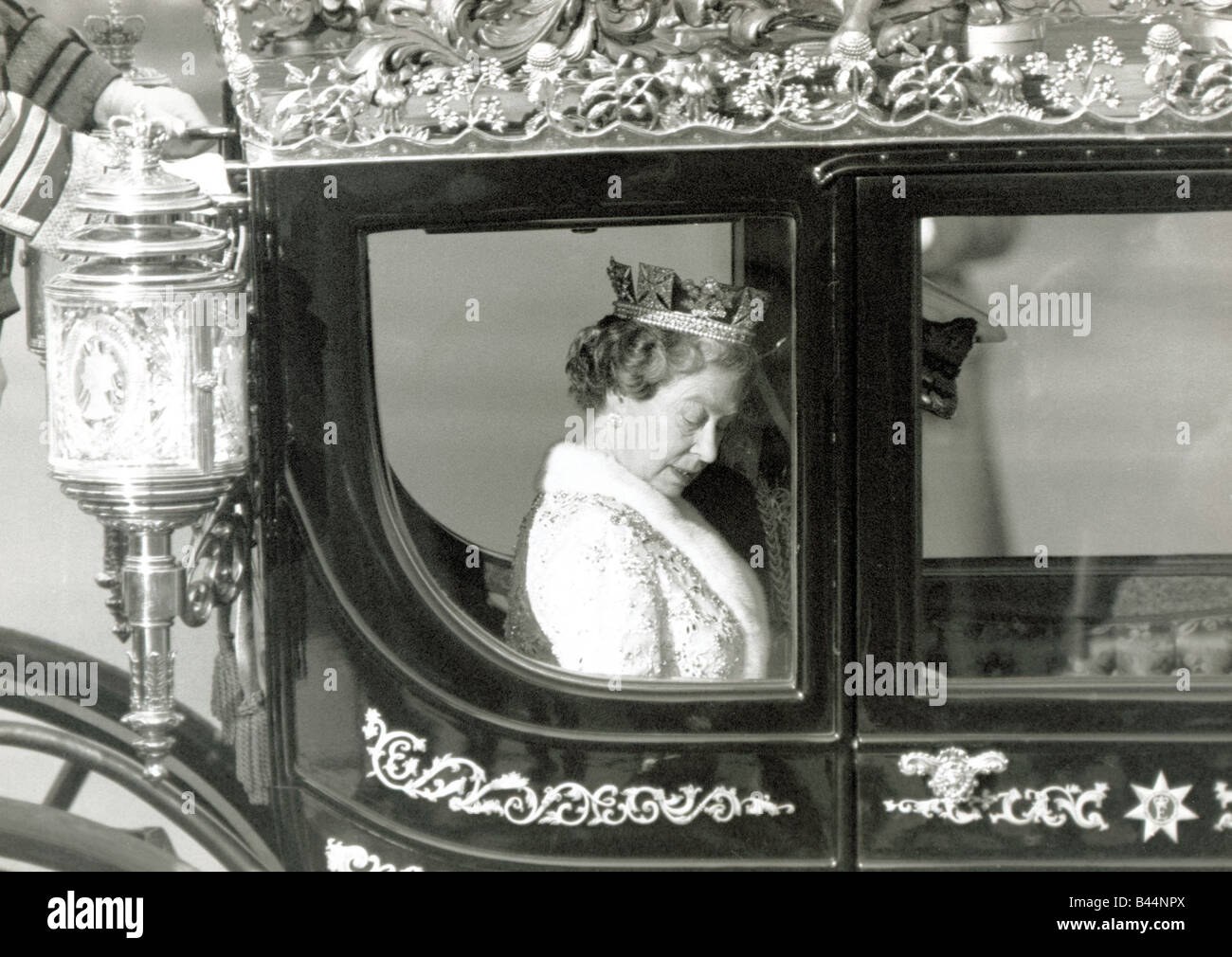 La reine Elizabeth II à l'entraîneur d'État australien s'endormir à la présidence de l'État Ouverture du Parlement après l'été Banque D'Images