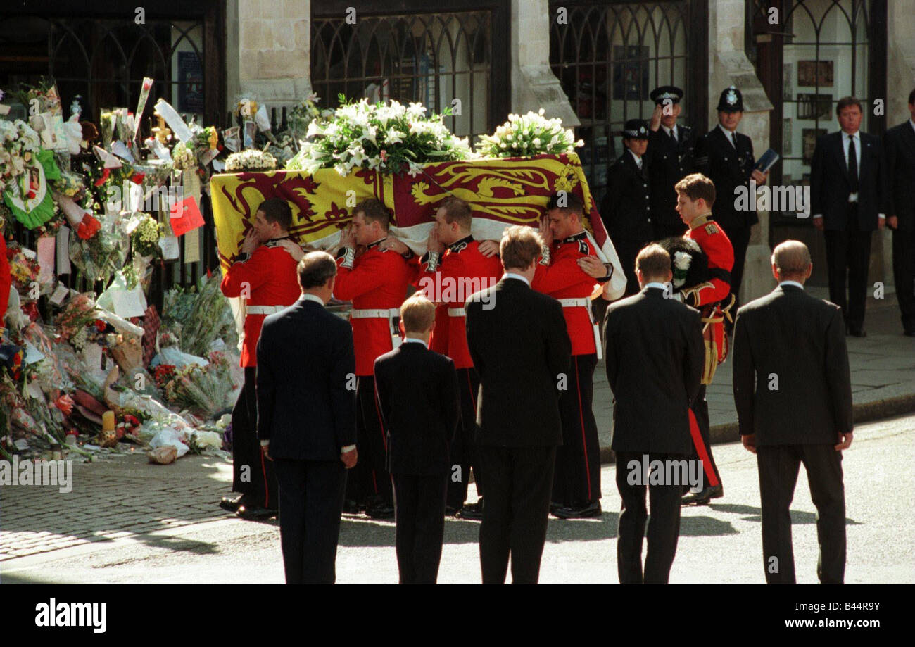 Funérailles de la princesse Diana 6 septembre 1997 Deuil Princes du prince Philip, le Prince Charles, le prince Harry Prince et comte Spencer Banque D'Images