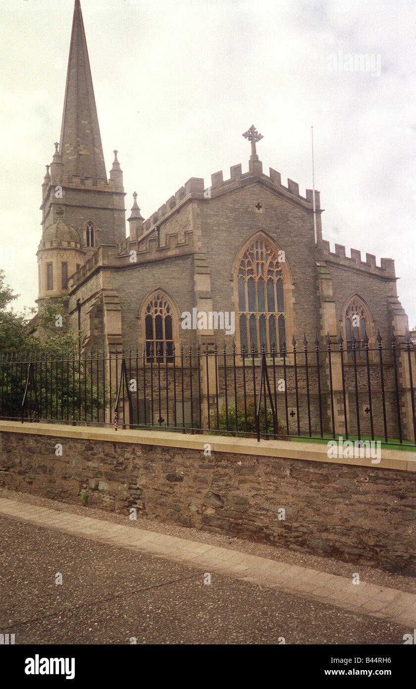 Le centre-ville de Londonderry en Irlande du Nord Septembre 1998 Cathédrale St Columb à Londonderry Mirrorpix Banque D'Images