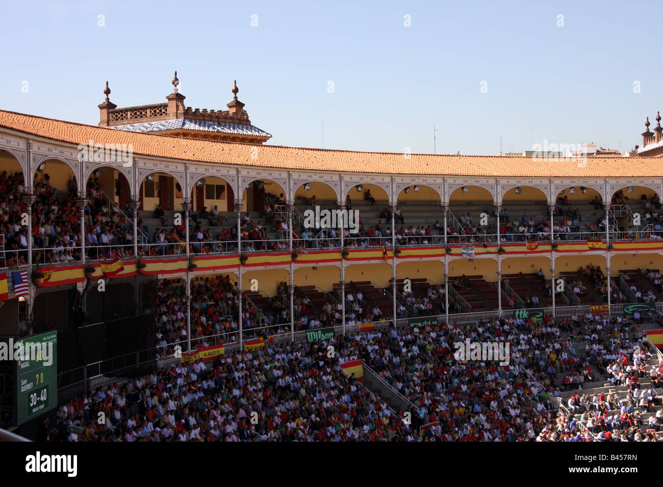 Encourager les spectateurs au cours de l'un des matchs de tennis de la demi-finale de la Coupe Davis qui a eu lieu dans les arènes de Las Ventas à Madrid Banque D'Images