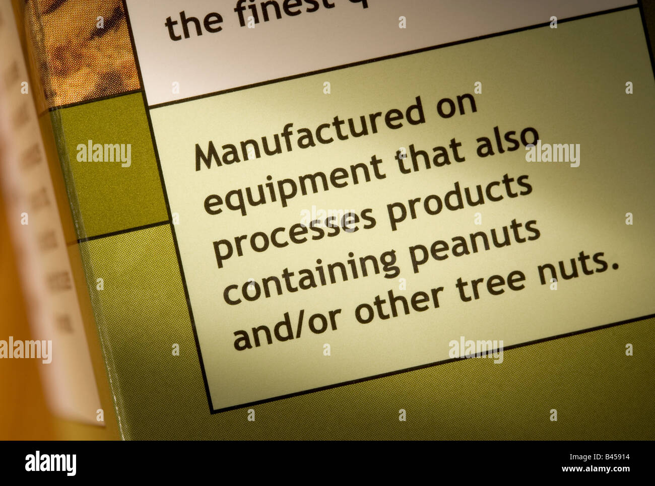 Une étiquette d'avertissement sur un paquet de nourriture de dire la possibilité de la présence d'arachides et autres noix. Banque D'Images