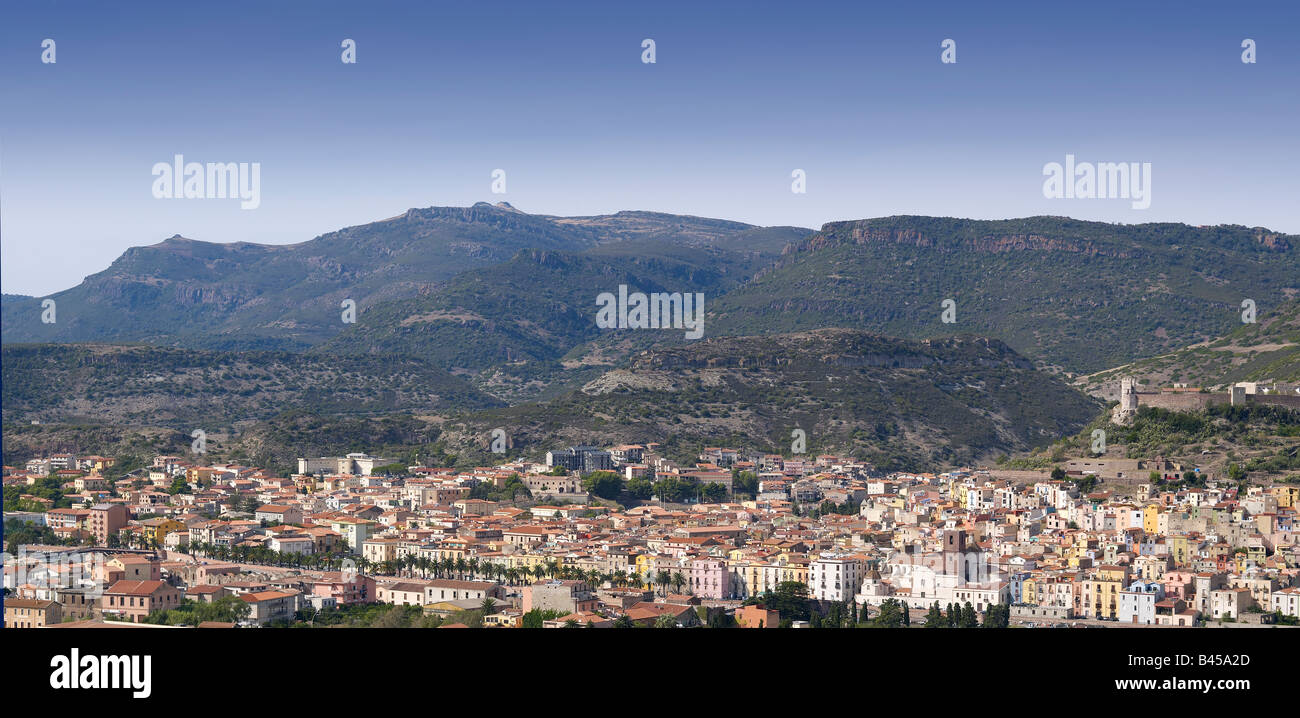 Bosa,une petite ville médiévale en Sardaigne, Italie Banque D'Images