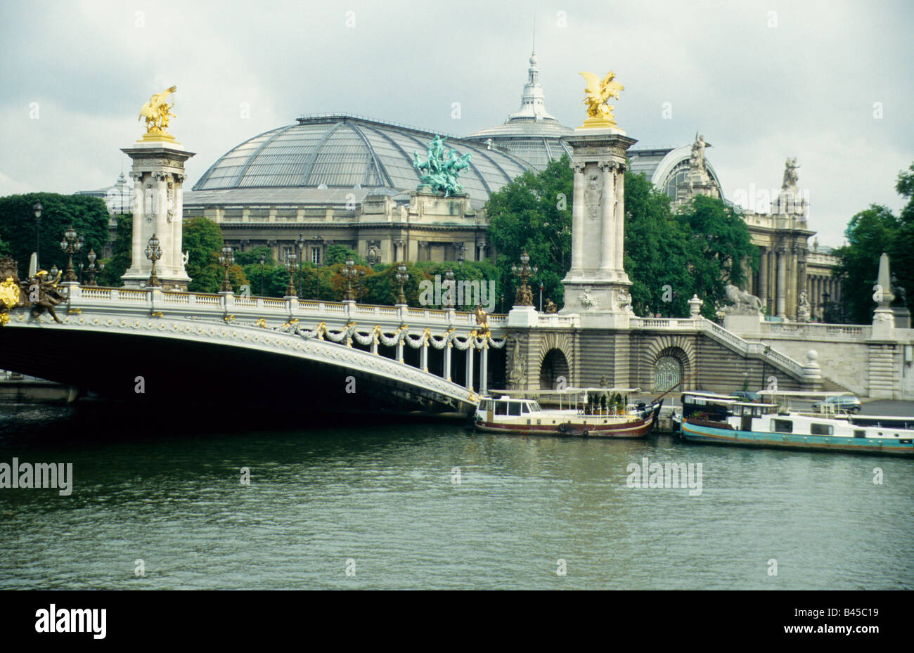 Paris, France, le Pont Alexandre III Banque D'Images